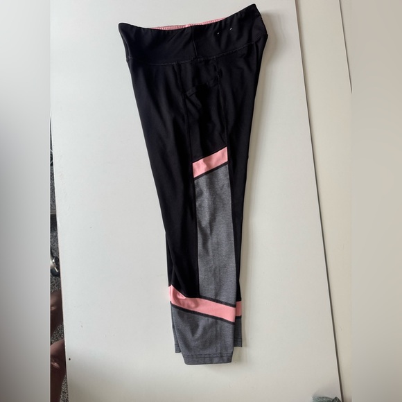 tek gear Pants - Tek Gear Black and Pink Crop Athletic Leggings Large